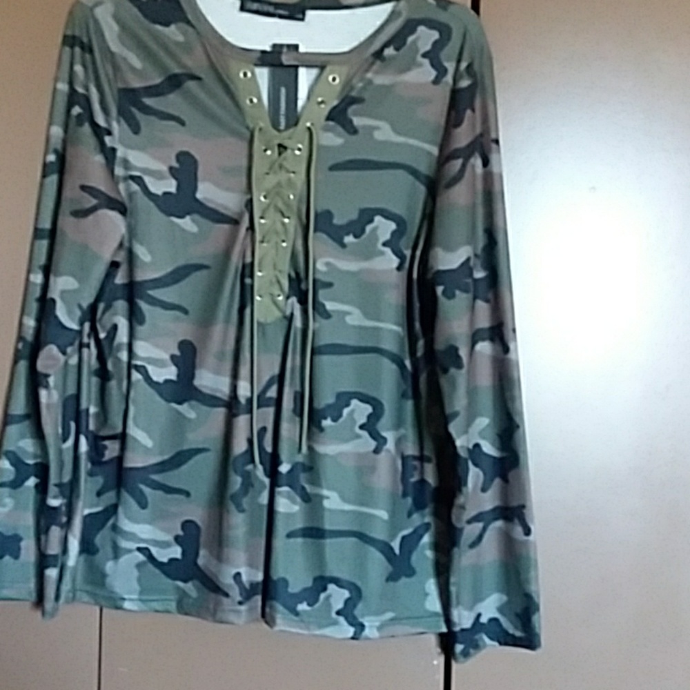 woman's camouflage long sleeve shirt new with tags